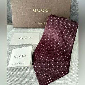 GUCCI 100% Silk Neck Tie Burgundy with Beige Dots Like New Full Set